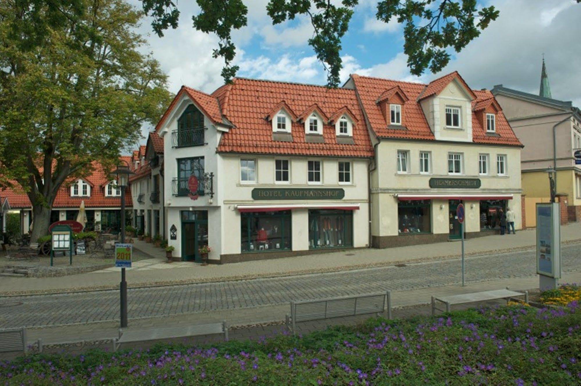 Romantik Hotel Kaufmannshof ベルゲン・アウフ・リューゲン エクステリア 写真