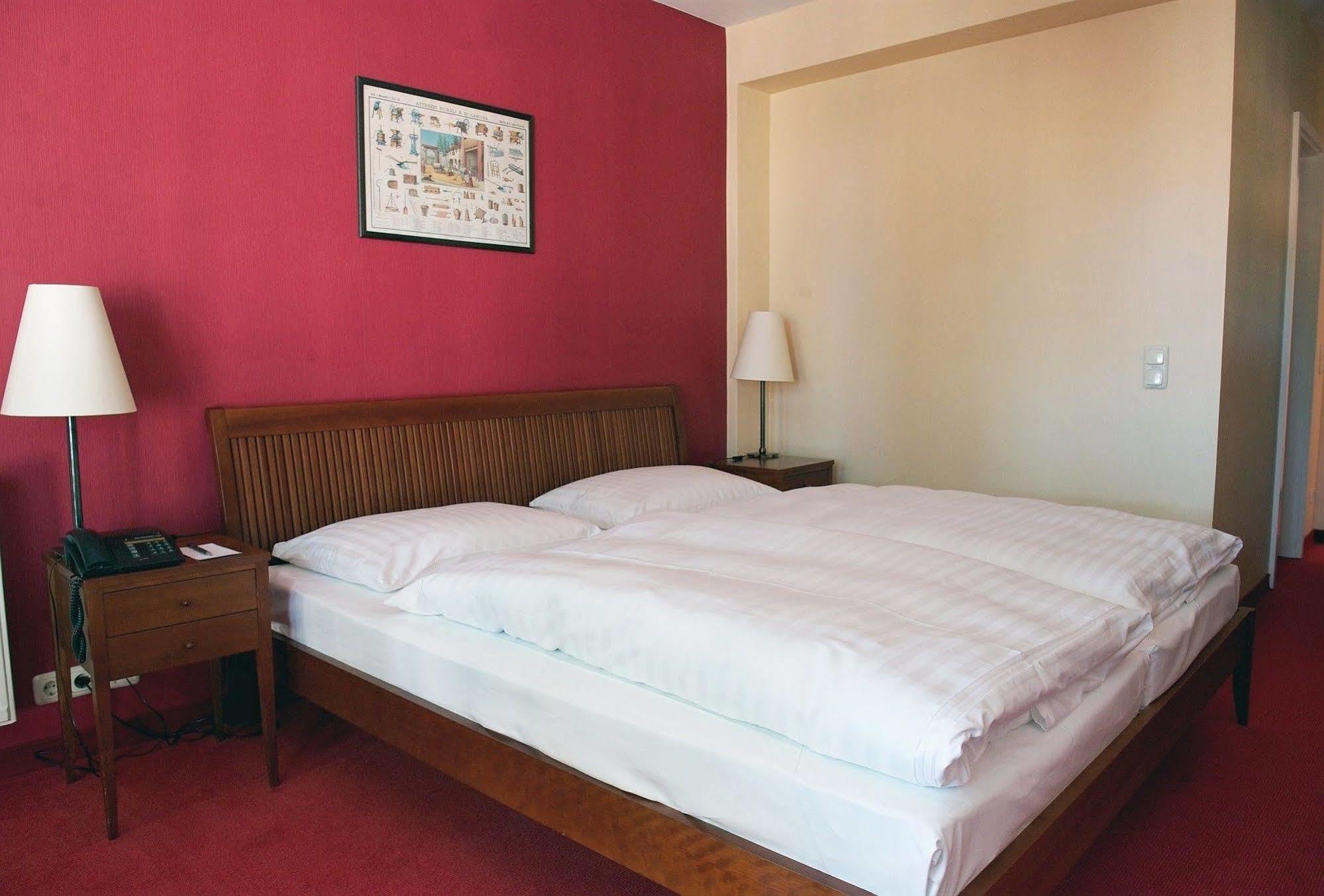 Romantik Hotel Kaufmannshof ベルゲン・アウフ・リューゲン エクステリア 写真