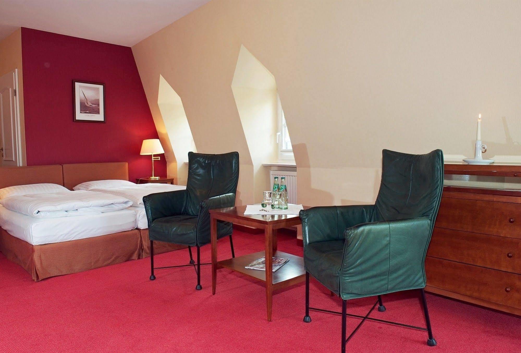 Romantik Hotel Kaufmannshof ベルゲン・アウフ・リューゲン エクステリア 写真