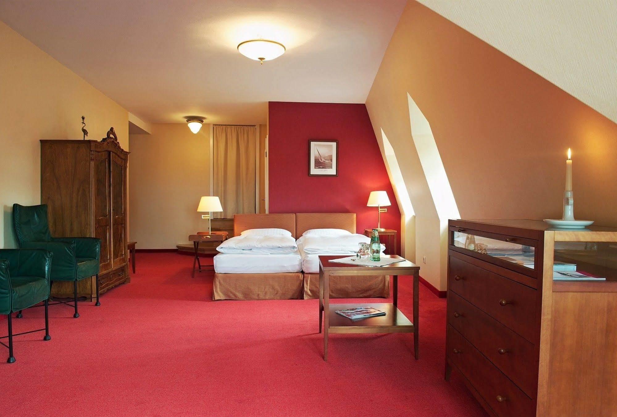 Romantik Hotel Kaufmannshof ベルゲン・アウフ・リューゲン エクステリア 写真